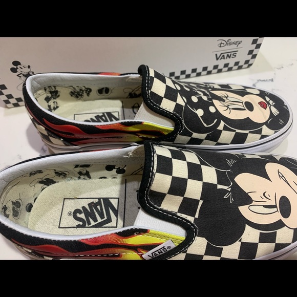 Vans x Disney slip ons - Picture 4 of 6